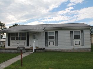 722 Thomas St, Roaring Spring, PA 16673