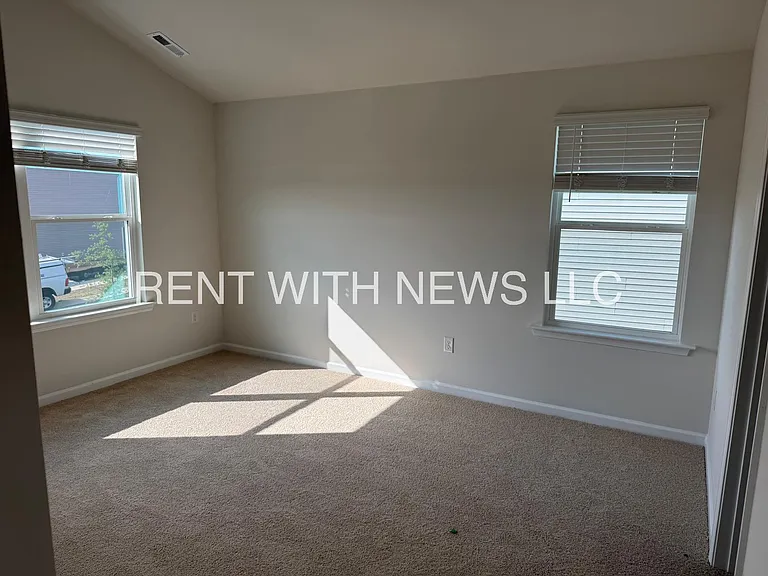 180 Starlight St — Photo 7