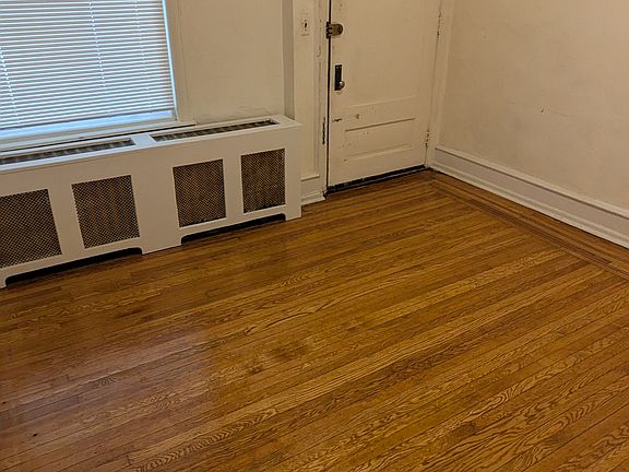 3rd image of 5004 Cedar Ave #1