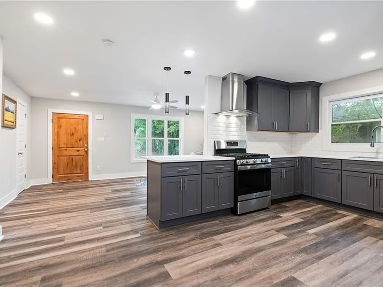 3439 Jackson Dr — Photo 5