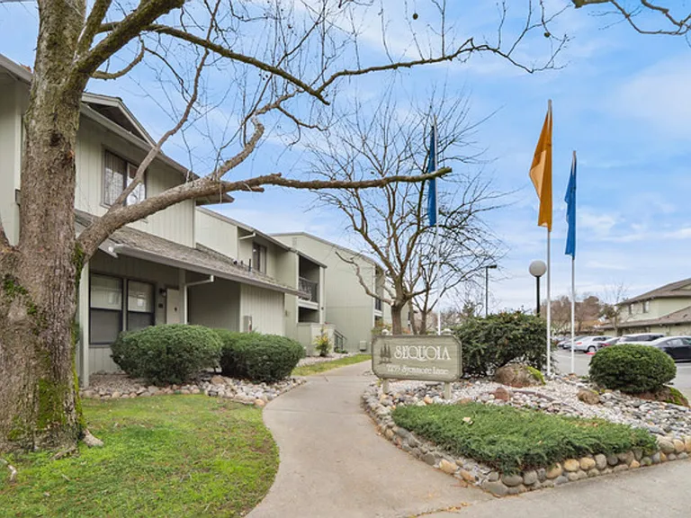 Sequoia Apartments 3 MONTHS FREE RENT on 3 and 4 bedroom townhomes — Photo 22
