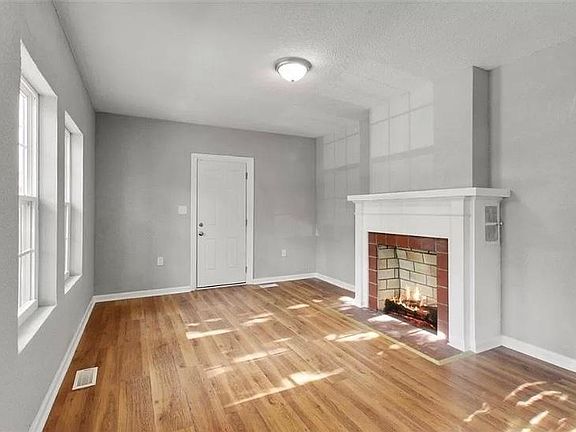 4th image of 3701 Gosnold Ave