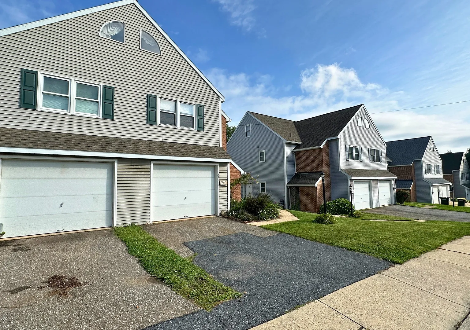 2 bed, 1.5 bath, 1911 sqft, $1,595 — Photo 2
