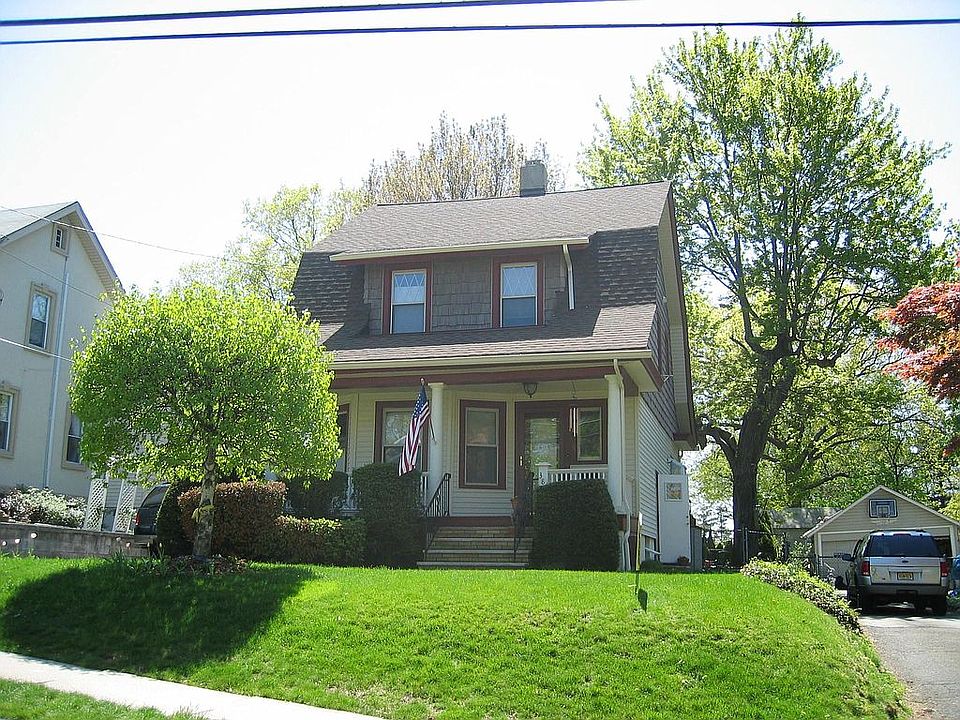 Classic colonial w/porch