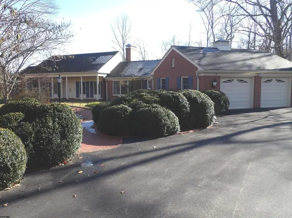 1067 Country Club Rd, Clarksburg, WV 26301