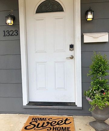 3rd image of 1323 W Rosewood Ave