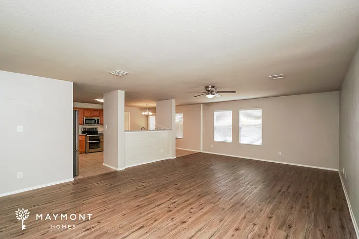 4 bed, 2.5 bath, 3038 sqft, $2,045 — Photo 4