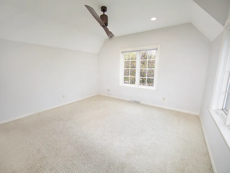11560 N Canterbury Dr — Photo 28