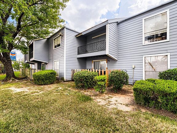 5th image of 5625 Antoine Dr APT 307