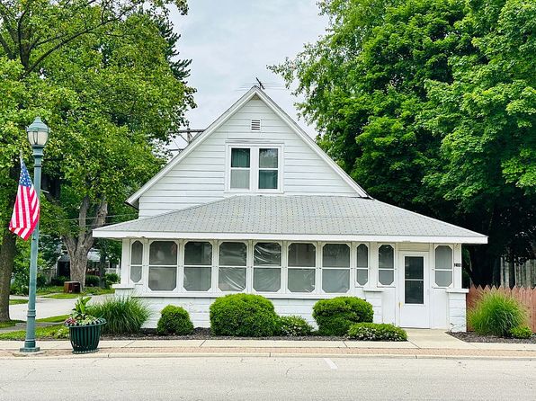 216 W Main St
