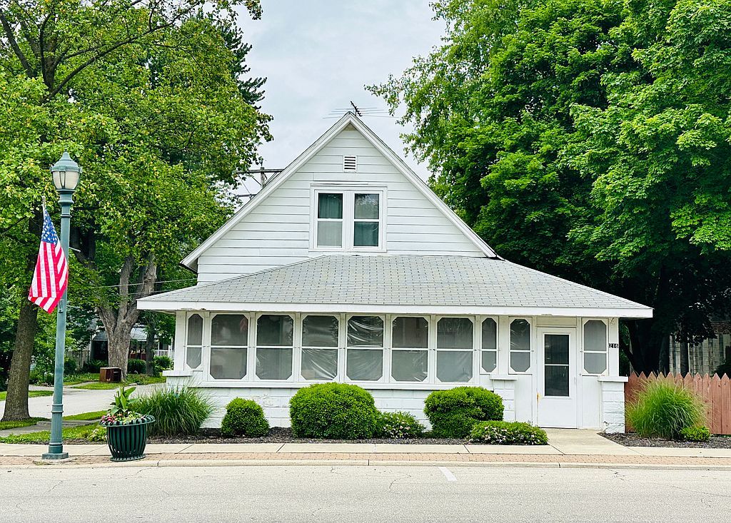 216 W Main St - Property Image
