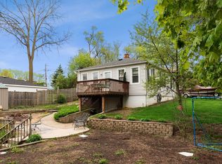 24 Lake Dr, Lake In The Hills, IL 60156