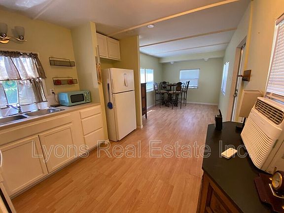 3rd image of 5687 Meadowlark Ln