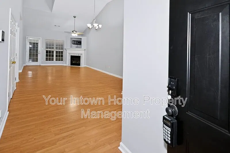 3 bed, 2.5 bath, 1508 sqft, $1,650 — Photo 2