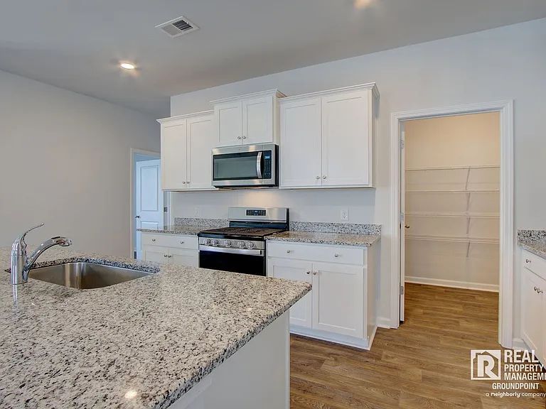113 Hillsford Ln — Photo 9