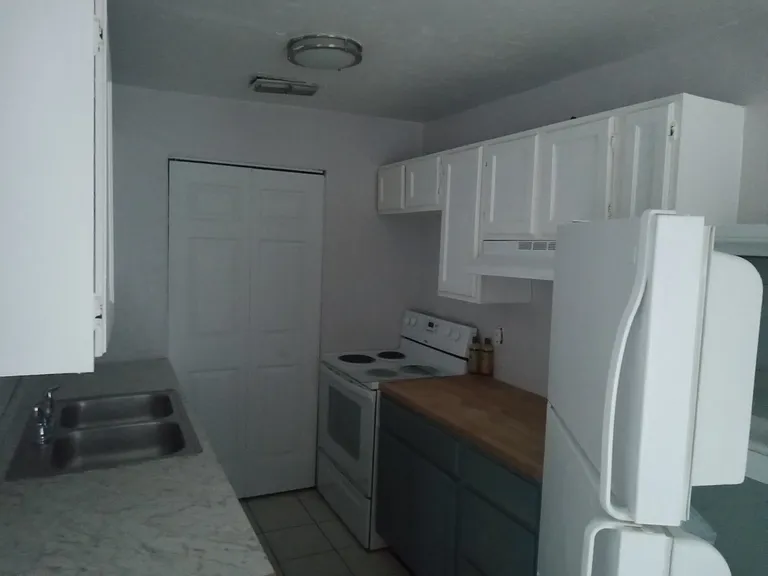 2628 SW 31st Pl — Photo 9