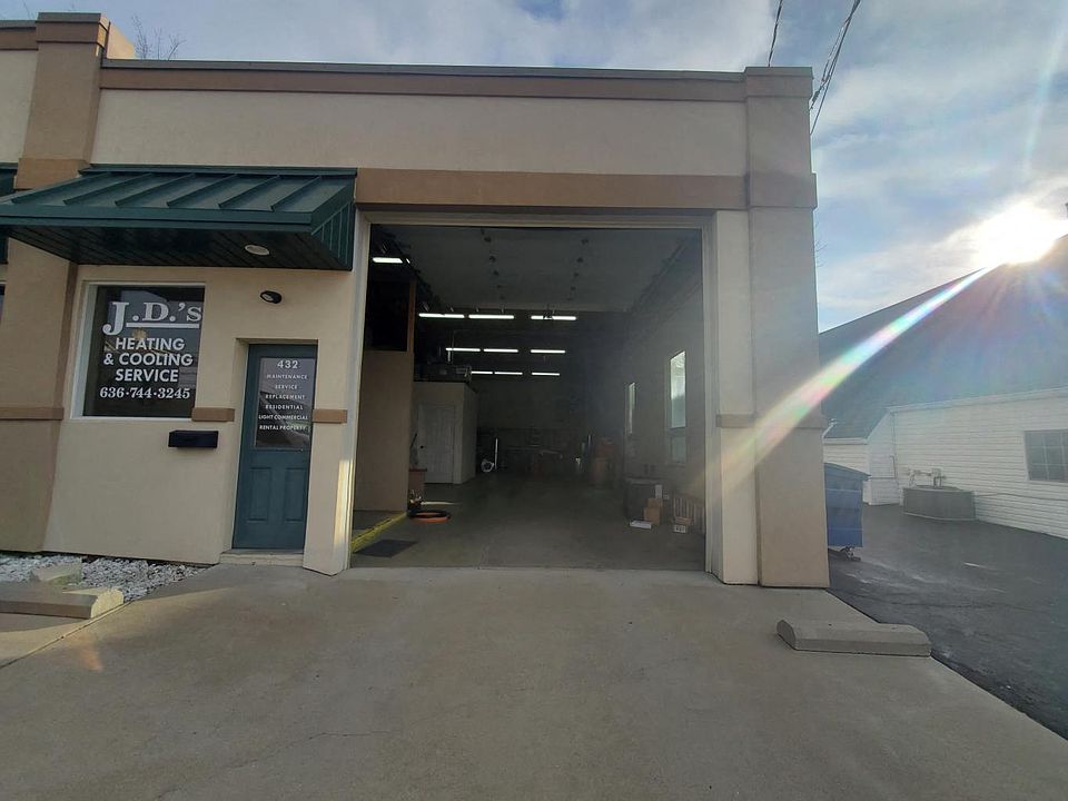 2nd image of 432 Macarthur St