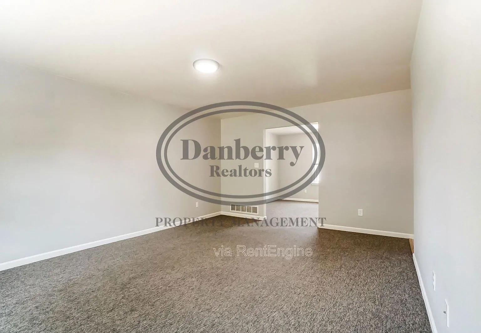 7 bed, 3.0 bath, 1800 sqft, $2,550 — Photo 4