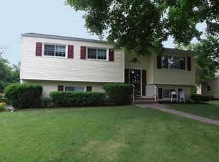399 Rivercrest Dr, Piscataway, NJ