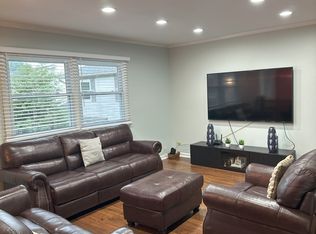 1580 E Bayside Ct, Hoffman Estates, IL 60192