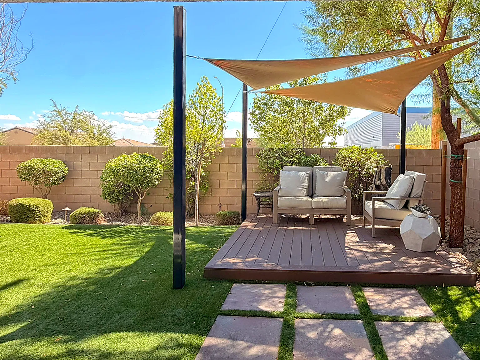 4 bed, 2430 sqft, $2,900 — Photo 2