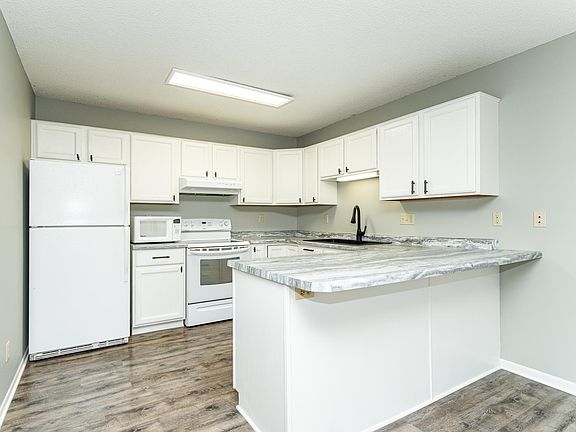 4th image of 712 Memorial Dr