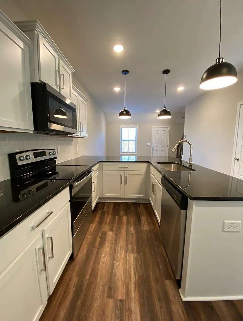 1035 Glenkirk Drive - D — Photo 4
