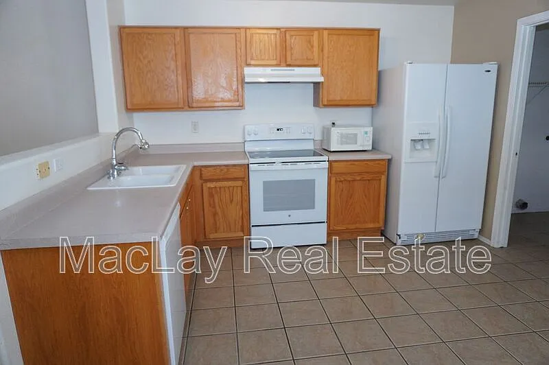 3 bed, 2.0 bath, 1440 sqft, $1,695 — Photo 3