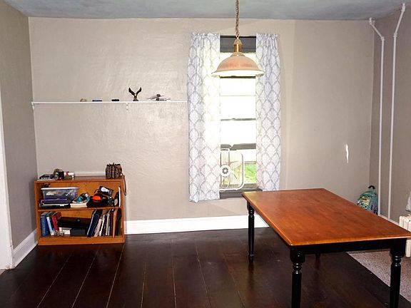 3rd image of 704 N Ave