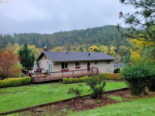 1521 Ridge Ave, Roseburg, OR 97470