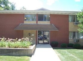 709 W Park Avenue Apartments - Libertyville, IL | Zillow