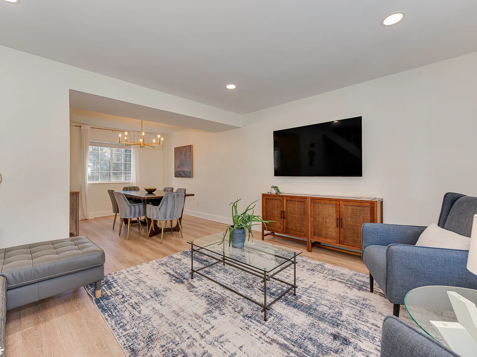 4 bed, 2.5 bath, 2082 sqft, $6,000 — Photo 3