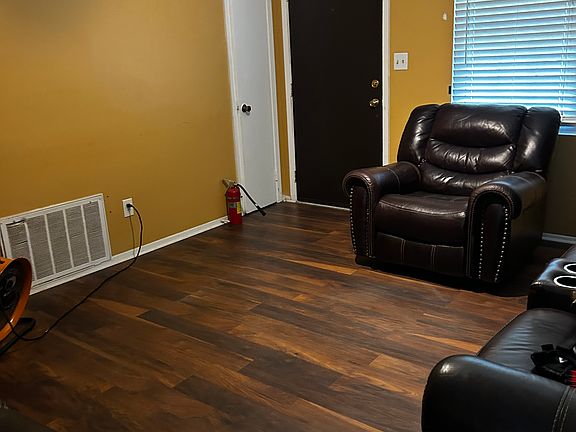 2nd image of 3002 Robert St
