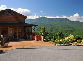 1053 Deer Path Ln, Gatlinburg, TN 37738