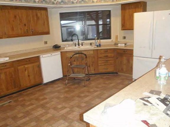 4th image of 500 E 9th St