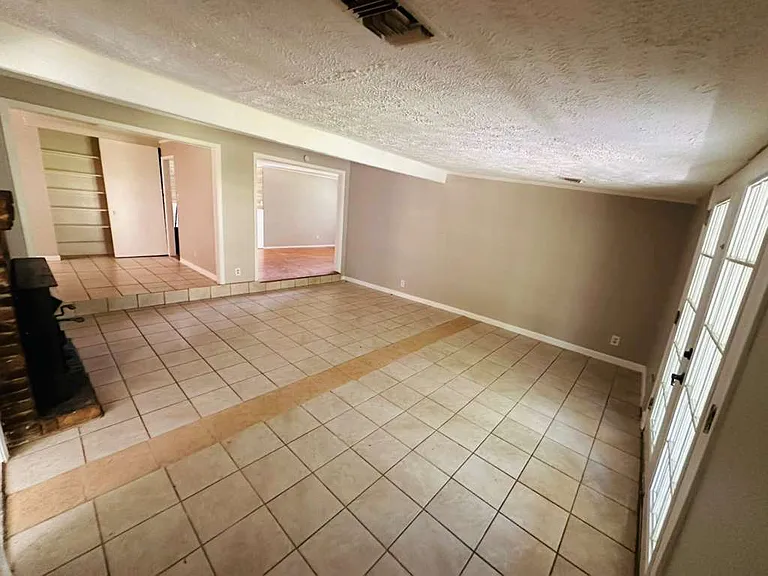 1822 Grove Hill Ln — Photo 15