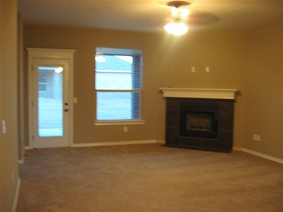 4th image of 302 Marilyn Dr