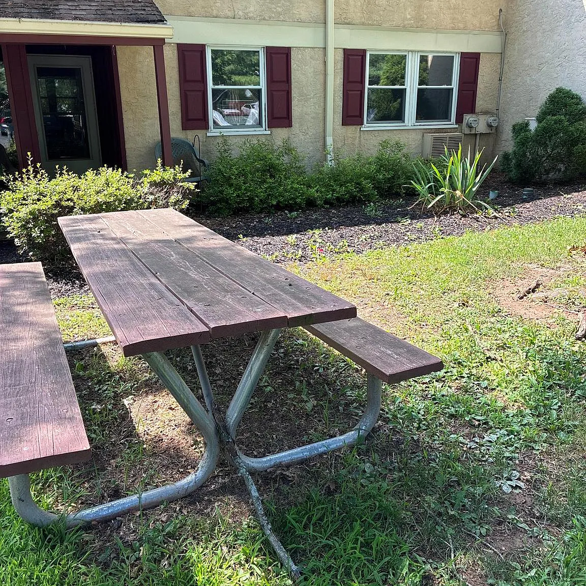 2 bed, 1.0 bath, 970 sqft, $1,800 — Photo 1