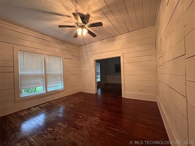 709 N 6th Ave — Photo 15
