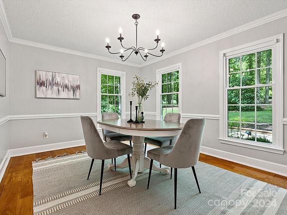 5th image of 4526 Rockwood Dr