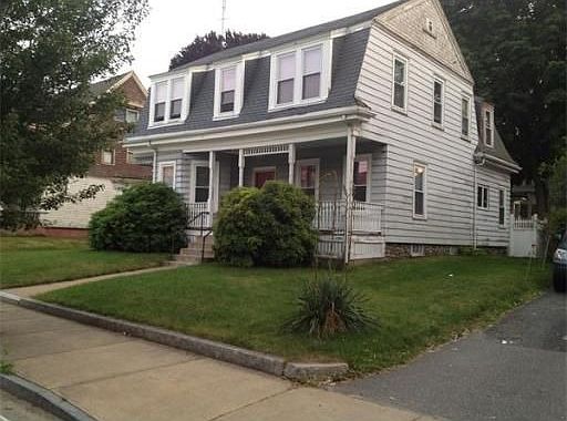 2nd image of 179 Newbury St