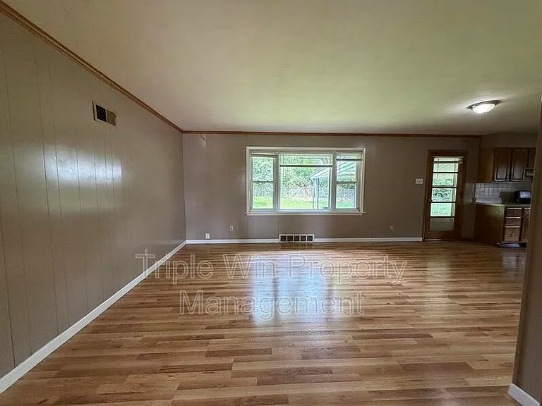 1871 Shardell Dr — Photo 10