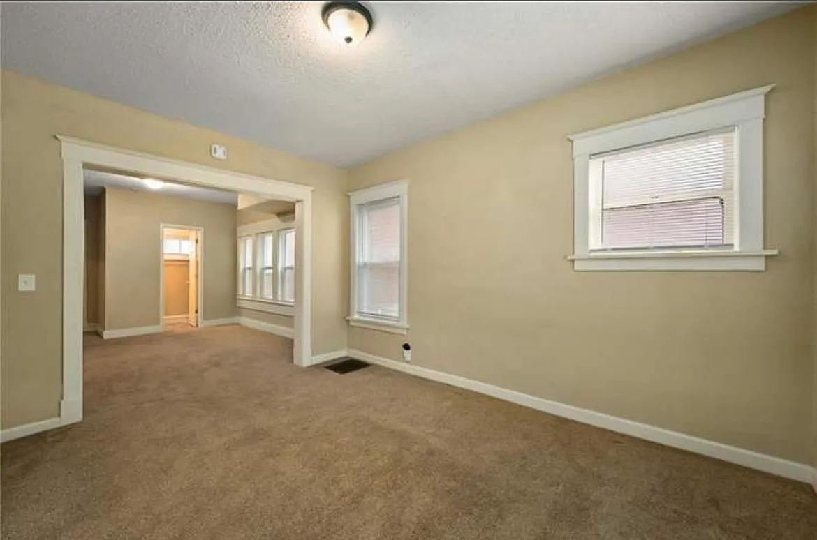 4 bed, 2.5 bath, 1900 sqft, $700 — Photo 4