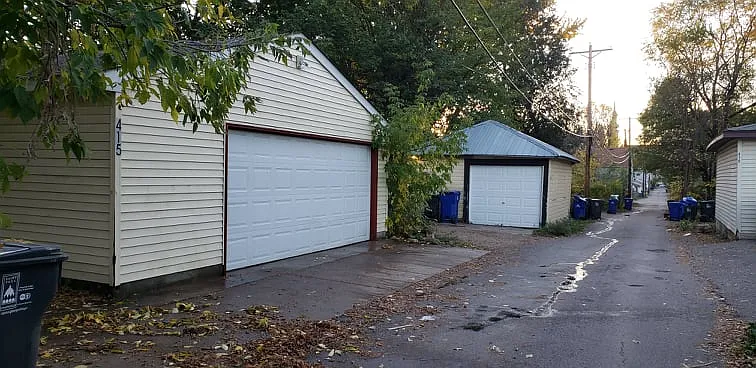 415 Thomas Ave — Photo 4