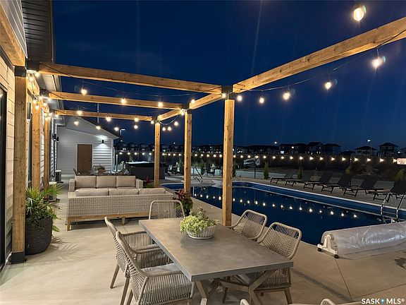 3rd image of 105 Hathway Crescent #40