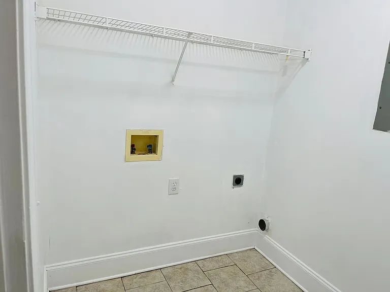 11-17 Jordan Rd — Photo 14