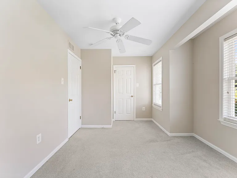 105 Knollwood Ct — Photo 20