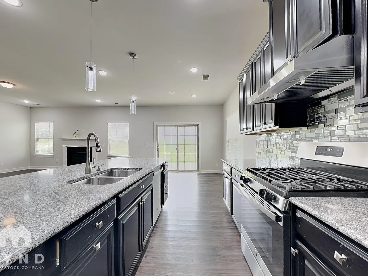 5 bed, 3.0 bath, 3006 sqft, $3,000 — Photo 4