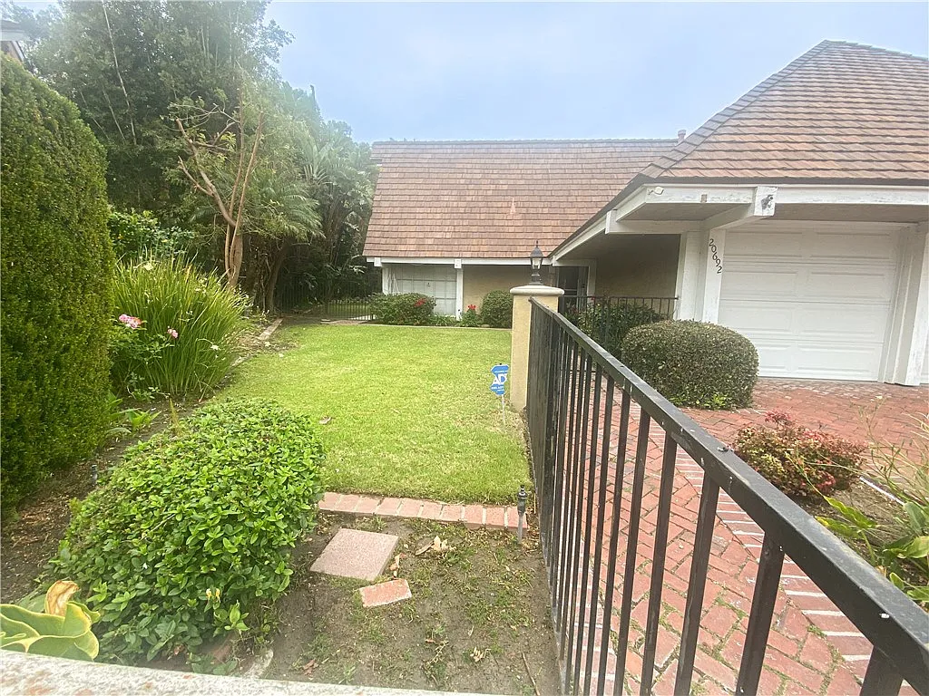 4 bed, 2590 sqft, $5,300 — Photo 4
