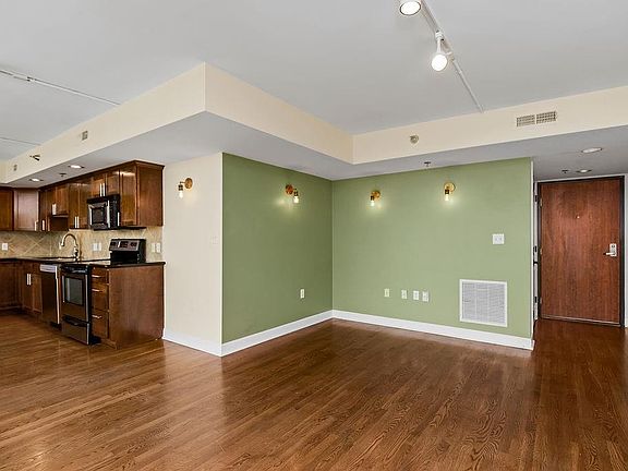 5th image of 600 E Admiral Blvd #1604